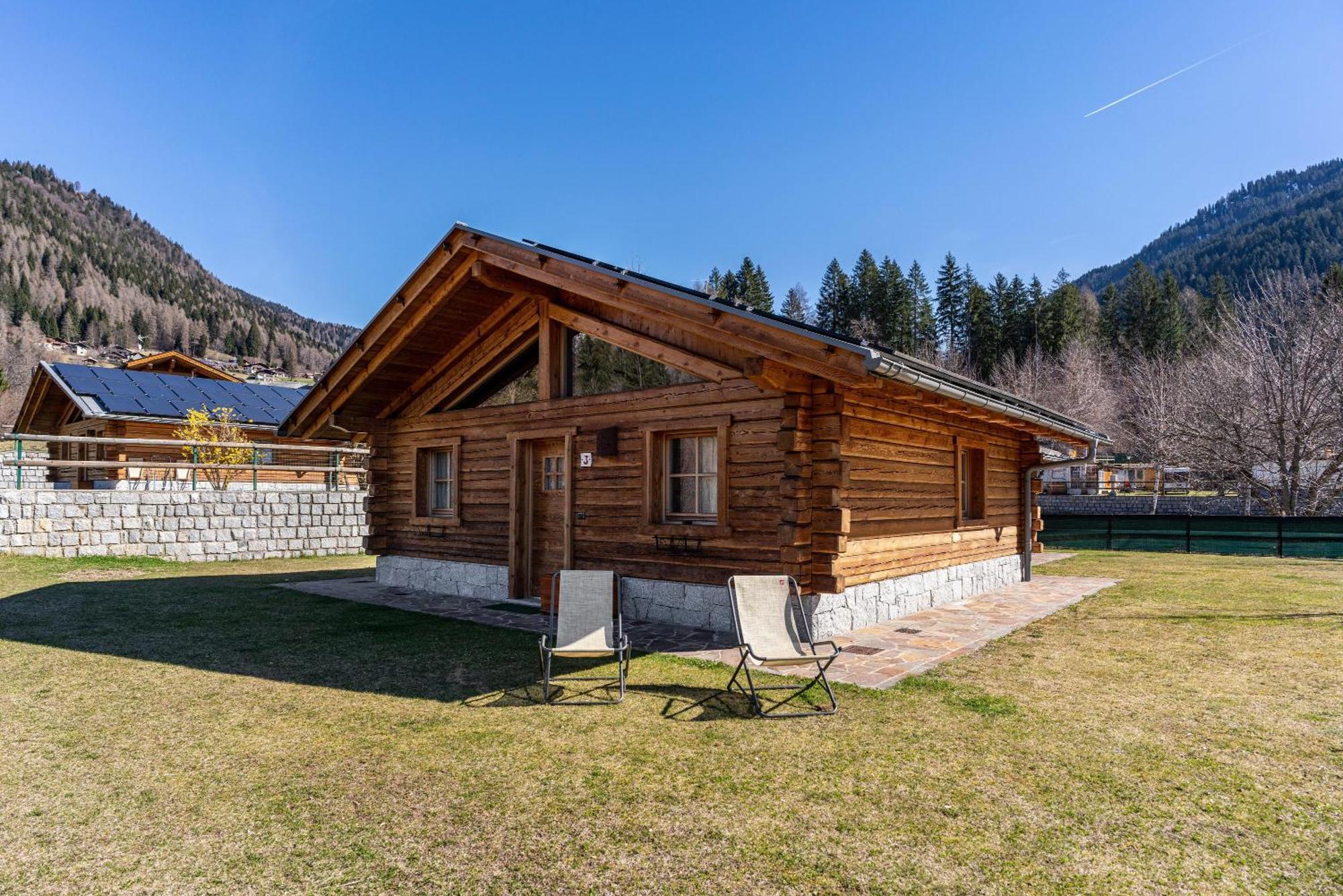Вилла Chalet Camping Fae 3 Мадонна-ди-Кампильо Экстерьер фото