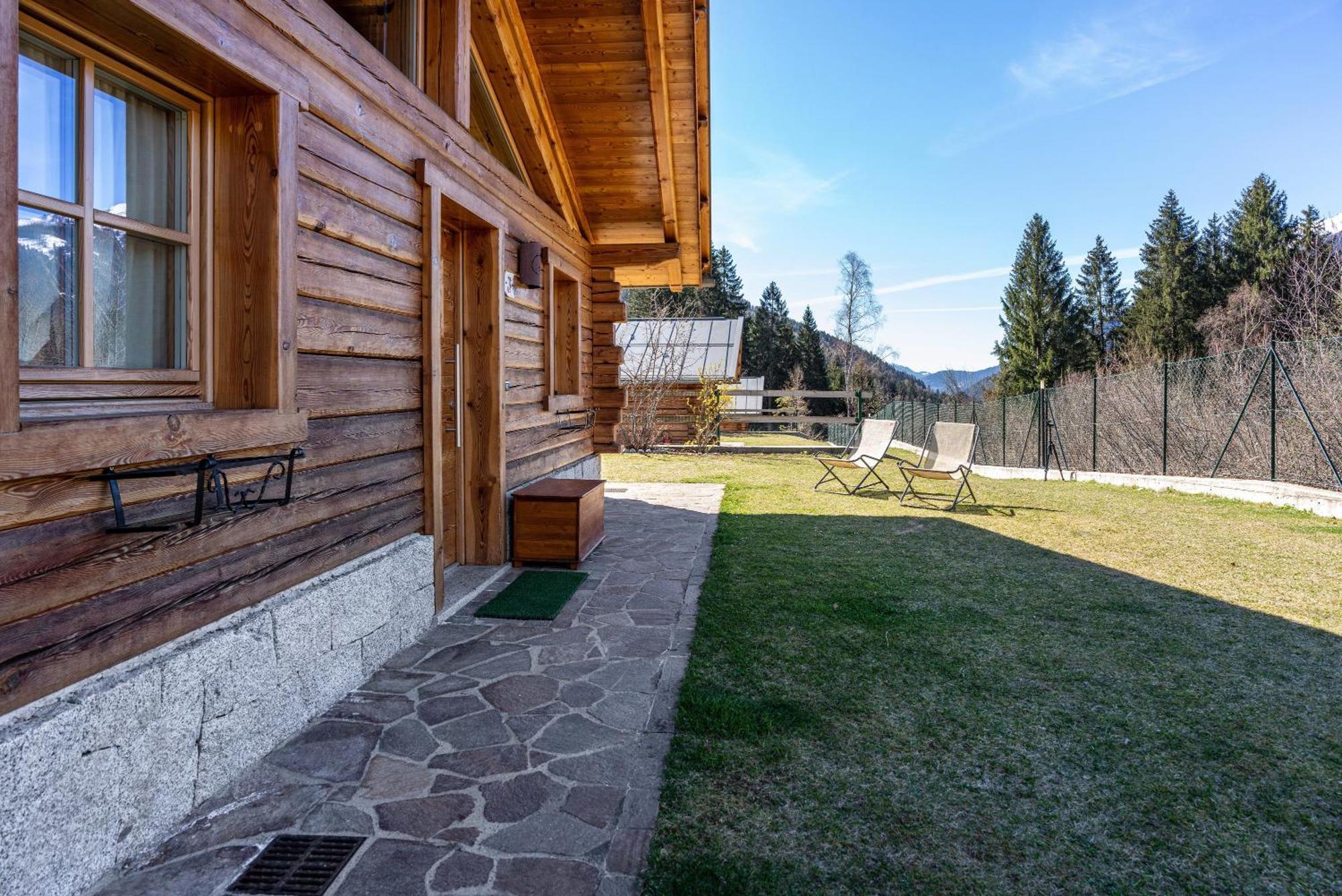 Вилла Chalet Camping Fae 3 Мадонна-ди-Кампильо Экстерьер фото